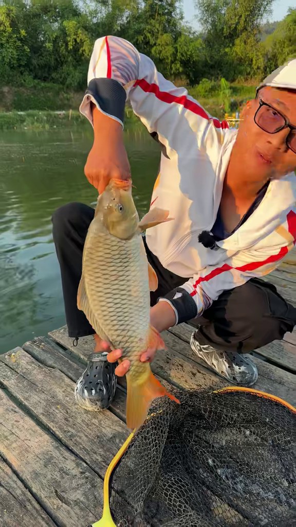 Câu chép ốc hồ Thanh Xuân: Cao Thiện chạm 10 bắt 8, cá vàng ươm như tranh